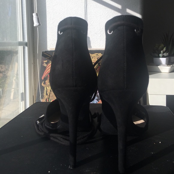 Black laced up heels - Picture 3 of 3